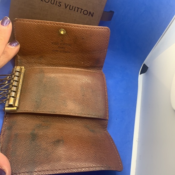 ❤️ 💜 🤎 Louis Vuitton Monogram signature design LV Logo 6 key holder - Picture 6 of 10